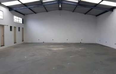 Imagem: O depósito possui 4 Vagas na garagem e 280m² de Área e está