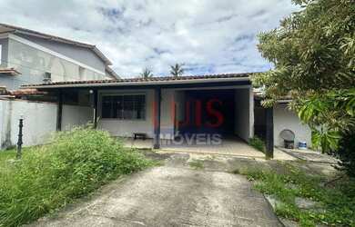 Imagem: A casa possui 3 Dormitórios, 1 Banheiro, 2 Vagas na garagem