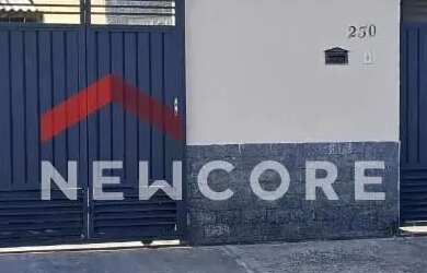 Imagem: A casa possui 3 Dormitórios, 1 Banheiro, 4 Vagas na garagem