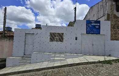 Imagem: A casa possui 2 Dormitórios, 1 Banheiro e 200m² de Área e