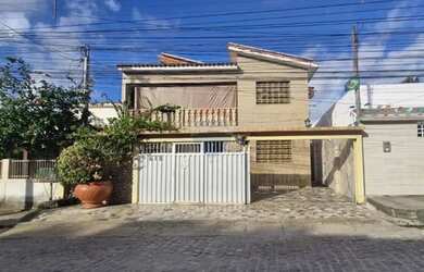 Imagem: A casa possui 3 Dormitórios, 3 Banheiros, 1 Vaga na garagem