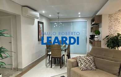 Imagem: O apartamento possui 3 Dormitórios, 1 Banheiro, 3 Vagas na