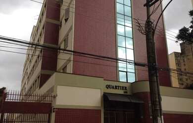 Imagem: O apartamento possui 1 Dormitório, 1 Banheiro, 1 Vaga na garagem