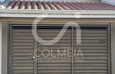 Imagem: A casa possui 4 Dormitórios, 3 Banheiros, 1 Vaga na garagem