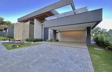 Imagem: A casa em condomínio possui 4 Dormitórios, 5 Banheiros, 4