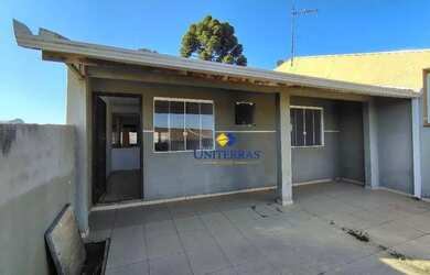 Imagem: A casa possui 3 Dormitórios, 1 Banheiro, 2 Vagas na garagem