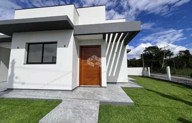 Imagem: A casa possui 2 Dormitórios, 2 Banheiros, 1 Vaga na garagem