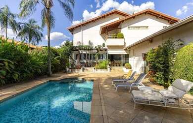 Imagem: A casa em condomínio possui 5 Dormitórios, 5 Banheiros, 5