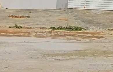 Imagem: A casa possui 2 Dormitórios, 2 Banheiros, 2 Vagas na garagem