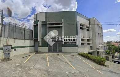 Imagem: O depósito possui 5 Vagas na garagem e 690m² de Área e está