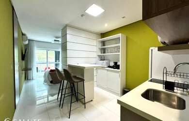 Imagem: O apartamento possui 1 Dormitório, 1 Banheiro, 1 Vaga na garagem