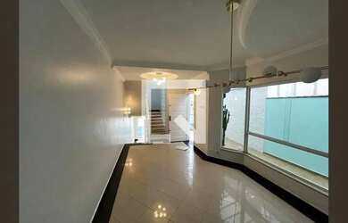 Imagem: A casa possui 3 Dormitórios, 5 Banheiros, 5 Vagas na garagem