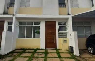 Imagem: A casa possui 3 Dormitórios, 3 Banheiros, 2 Vagas na garagem