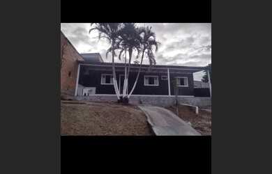 Imagem: A casa possui 2 Dormitórios, 1 Banheiro, 5 Vagas na garagem