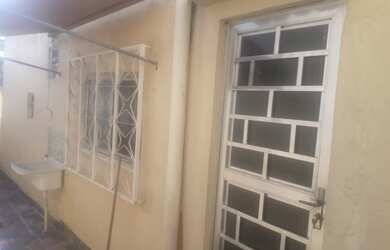 Imagem: A casa possui 1 Dormitório, 1 Banheiro e está localizado