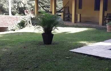 Imagem: A casa possui 2 Dormitórios, 1 Banheiro, 2 Vagas na garagem