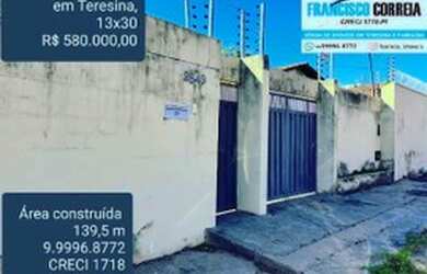 Imagem: A casa possui 3 Dormitórios, 3 Banheiros, 5 Vagas na garagem