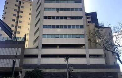 Imagem: O depósito possui 4 Vagas na garagem e 176m² de Área e está