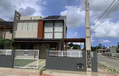 Imagem 3: Casa para venda tem 140 metros quadrados com 3 quartos em Ambrósio - Garopaba - SC