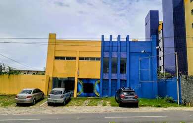 Imagem: O depósito possui 5 Vagas na garagem, 600m² de Área e está
