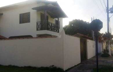 Imagem: A casa possui 5 Dormitórios, 3 Banheiros, 4 Vagas na garagem