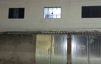 Imagem: A casa possui 2 Dormitórios, 1 Banheiro, 1 Vaga na garagem