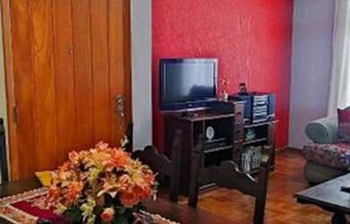 Imagem: A casa possui 4 Dormitórios, 2 Banheiros, 1 Vaga na garagem