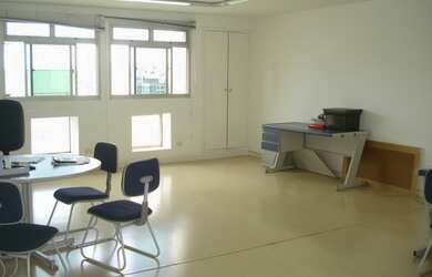 Imagem: O depósito possui 1 Vaga na garagem, 73m² de Área e está