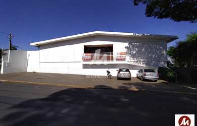 Imagem: O depósito possui 5 Vagas na garagem, 325m² de Área e está