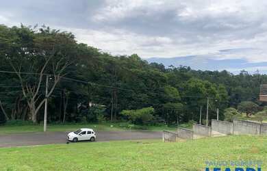 Imagem: O terreno possui 1.000m² de Área e está localizado em Jambeiro