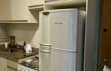 Imagem: O apartamento possui 1 Dormitório, 1 Banheiro, 1 Vaga na garagem