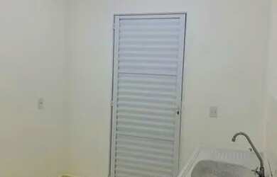 Imagem: O apartamento possui 2 Dormitórios, 1 Banheiro, 2 Vagas na