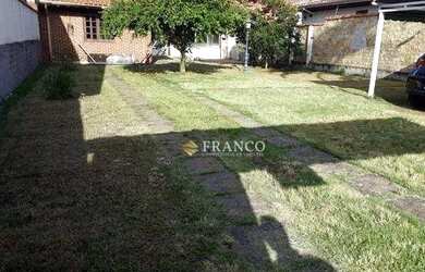 Imagem: A casa possui 3 Dormitórios, 1 Banheiro, 5 Vagas na garagem