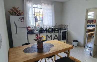 Imagem: A casa possui 3 Dormitórios, 2 Banheiros, 3 Vagas na garagem