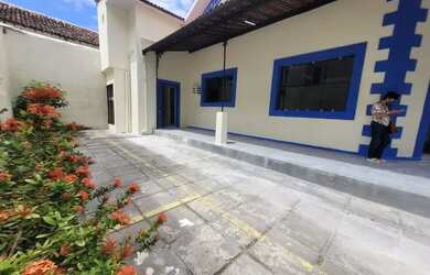 Imagem: A casa possui 5 Dormitórios, 4 Banheiros, 5 Vagas na garagem