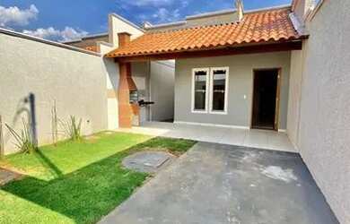 Imagem: A casa possui 2 Dormitórios, 2 Banheiros, 2 Vagas na garagem