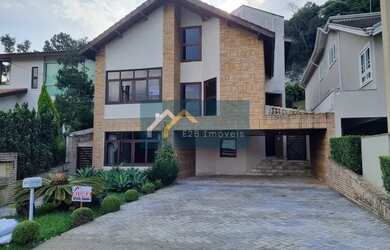 Imagem: A casa em condomínio possui 4 Dormitórios, 2 Banheiros, 2