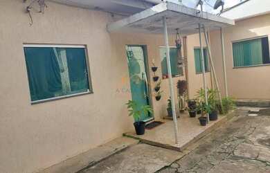 Imagem: A casa possui 5 Dormitórios, 3 Banheiros, 5 Vagas na garagem