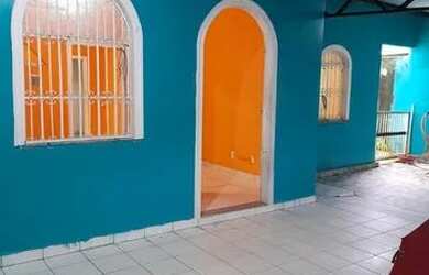 Imagem: A casa possui 3 Dormitórios, 2 Banheiros, 2 Vagas na garagem