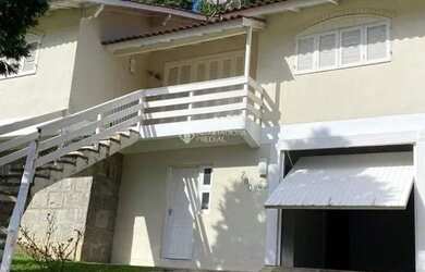 Imagem: A casa possui 3 Dormitórios, 2 Banheiros, 1 Vaga na garagem