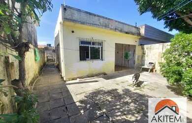 Imagem: A casa possui 2 Dormitórios, 2 Banheiros, 2 Vagas na garagem