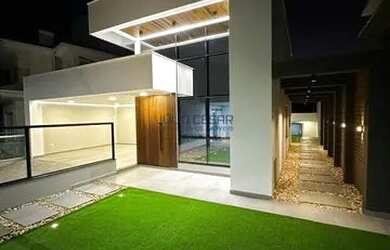 Imagem: A casa possui 3 Dormitórios, 2 Banheiros, 2 Vagas na garagem