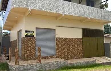 Imagem: A casa possui 3 Dormitórios, 2 Banheiros, 1 Vaga na garagem