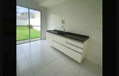 Imagem: A casa em condomínio possui 3 Dormitórios, 2 Banheiros, 2