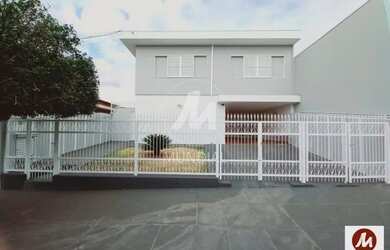 Imagem: O depósito possui 3 Vagas na garagem e 354m² de Área e está