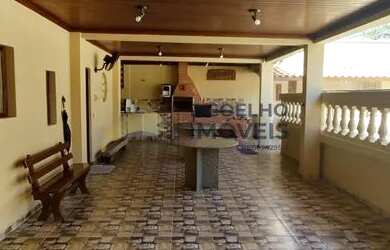 Imagem: A casa possui 5 Dormitórios, 3 Banheiros, 4 Vagas na garagem