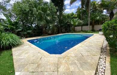 Imagem: A casa em condomínio possui 4 Dormitórios, 5 Banheiros, 5