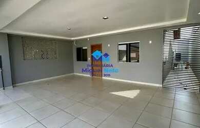 Imagem: A casa possui 2 Dormitórios, 1 Banheiro, 2 Vagas na garagem