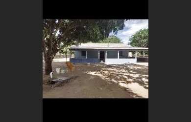 Imagem: A casa possui 5 Dormitórios, 1 Banheiro, 1 Vaga na garagem