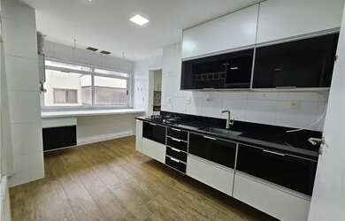 Imagem: O apartamento possui 3 Dormitórios, 3 Banheiros, 2 Vagas na